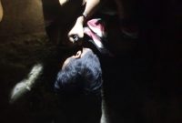 Potret penangkapan tersangka kasus pencurian, Rusliansyah, yang sempat kabur dari sel tahanan Polsek Singkep Barat. (Foto: Beritalingga/Hen)