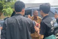 Plt. Kadisprindagkop Lingga, Febrizal Taufik, saat diwawancarai. (Dok. Beritalingga)