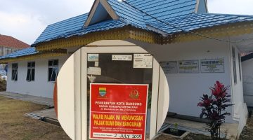 Potret bangunan Asrama Singkep di Tamansari, Kebon Bibit Barat, No. 27 Bandung Wetan, Bandung, disegel Pemkot Bandung karena belum membayar pajak PBB selama 5 tahun sejak 2020 oleh Pemkab Lingga. (Foto. Beritalingga/Asing)